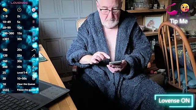 Adamdaddybear online show from 10-15-25, 07:38