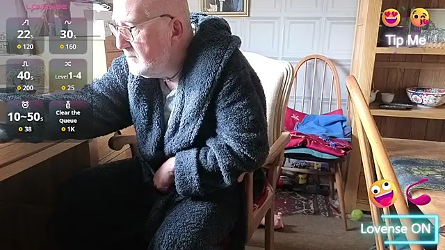 Adamdaddybear online show from 09-19-25, 07:23