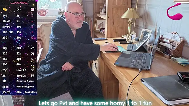 Adamdaddybear online show from 04-08-26, 07:10