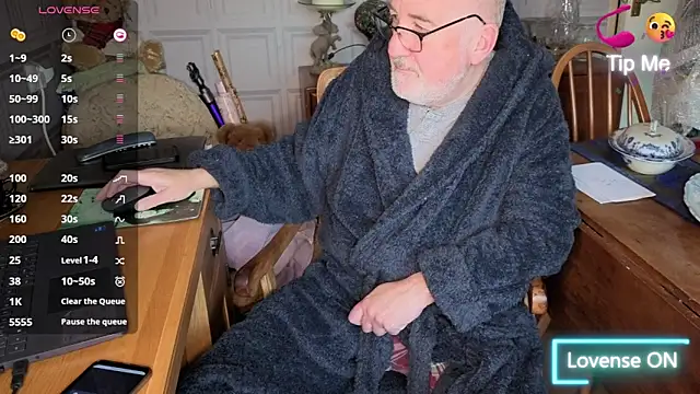 Adamdaddybear online show from 12-03-25, 08:14