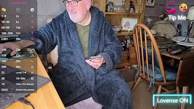 Adamdaddybear online show from 10-20-25, 07:42