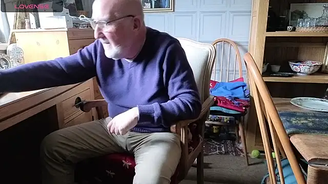 Adamdaddybear online show from 09-17-25, 01:13