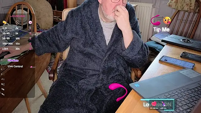 Adamdaddybear online show from 11-16-25, 09:36