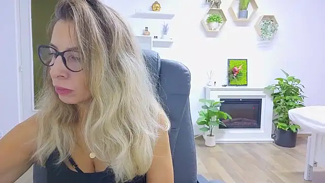 SukyGirl online show from 10-24-25, 04:11