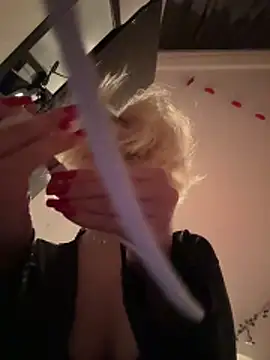 XMelissaX online show from 04-10-26, 10:06