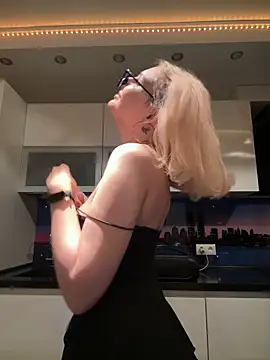 XMelissaX online show from 11-30-25, 07:25