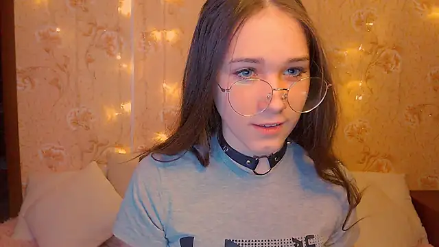 fluffy kitty  online show from 02-08-26, 09:23