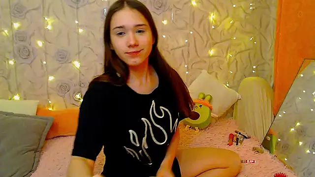 fluffy kitty  online show from 10-30-25, 09:01