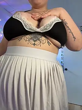 Snapshot of Sweetleeahxx chatting on 05-21-26, 01:08 Sweetleeahxx online show from 05-21-26, 01:08