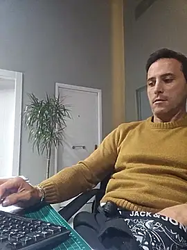 Snapshot of Lucas___81 chatting on 01-07-26, 07:41 Lucas 81 online show from 01-07-26, 07:41