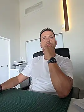 Snapshot of Lucas___81 chatting on 07-14-26, 05:30 Lucas 81 online show from 07-14-26, 05:30