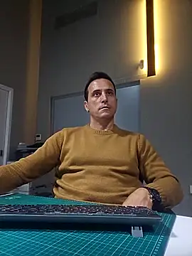 Snapshot of Lucas___81 chatting on 12-02-25, 07:48 Lucas 81 online show from 12-02-25, 07:48
