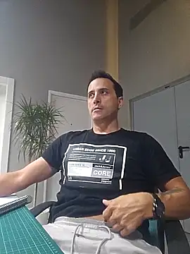 Snapshot of Lucas___81 chatting on 11-13-25, 07:18 Lucas 81 online show from 11-13-25, 07:18