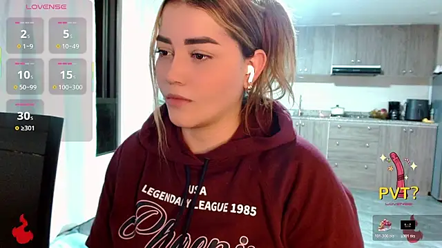 Lucia star   online show from 11-18-25, 01:54