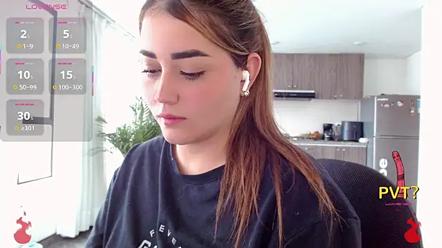 Lucia star   online show from 11-21-25, 05:23