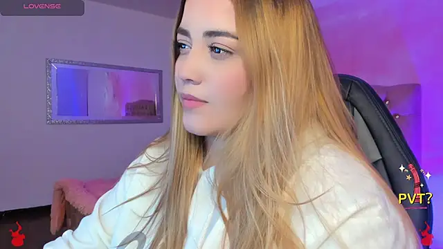 Snapshot of Lucia_star__ chatting on 02-07-25, 03:55 Lucia star   online show from 02-07-25, 03:55