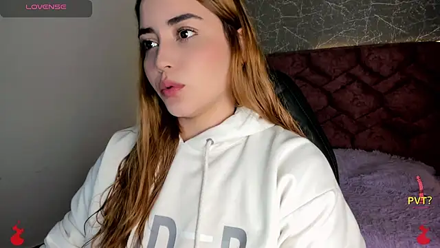 Snapshot of Lucia_star__ chatting on 01-03-25, 01:57 Lucia star   online show from 01-03-25, 01:57