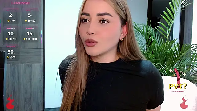 Snapshot of Lucia_star__ chatting on 10-21-25, 11:15 Lucia star   online show from 10-21-25, 11:15