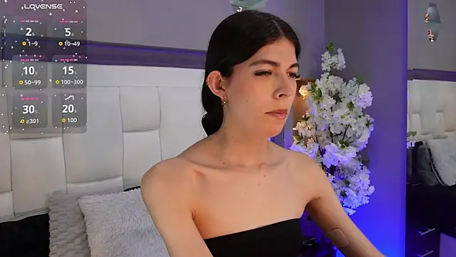 Snapshot of CuteAri chatting on 11-18-25, 09:07 CuteAri online show from 11-18-25, 09:07