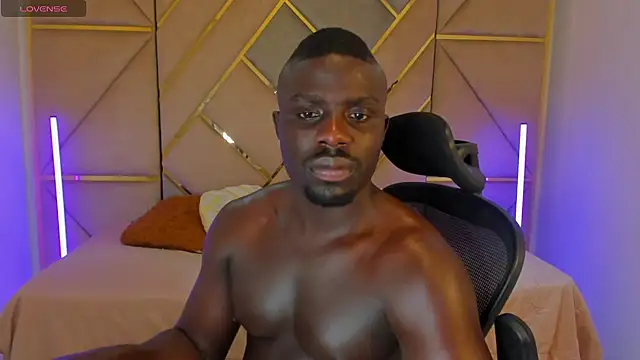 Snapshot of Latrellx7 chatting on 12-19-25, 02:48 Latrellx7 online show from 12-19-25, 02:48