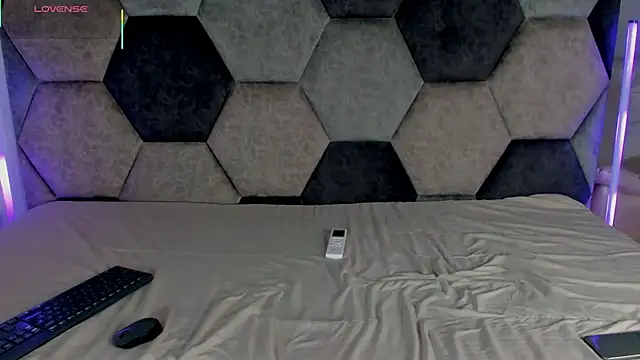 Snapshot of Latrellx7 chatting on 05-18-26, 03:06 Latrellx7 online show from 05-18-26, 03:06