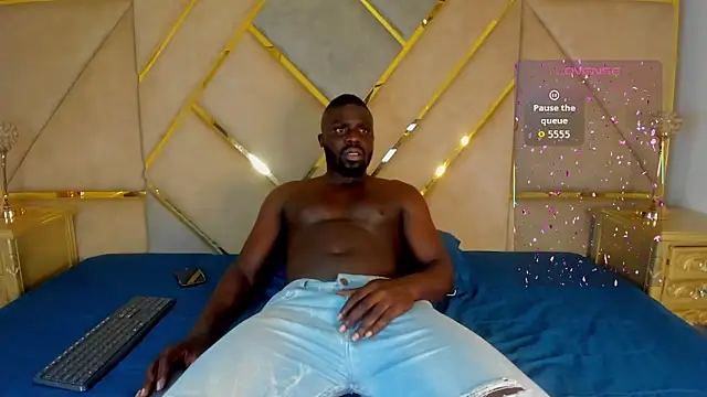 Snapshot of Latrellx7 chatting on 10-23-25, 02:32 Latrellx7 online show from 10-23-25, 02:32