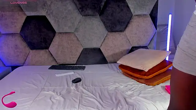 Latrellx7 online show from 02-26-26, 03:50