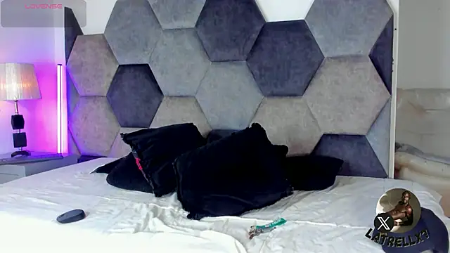 Latrellx7 online show from 03-23-26, 04:12