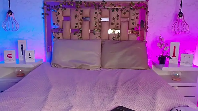 GigiVolkova online show from 03-06-25, 07:43