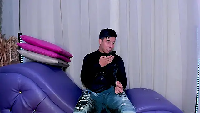 Yourslust  online show from 01-18-26, 12:30