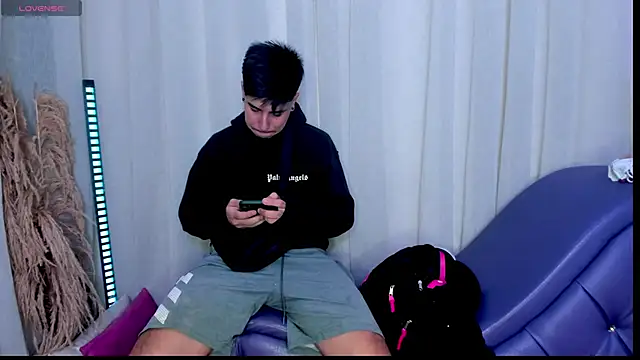 Yourslust  online show from 11-17-25, 07:51