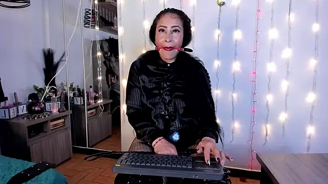 Molenna queenn online show from 02-11-25, 11:12
