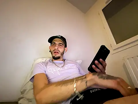 Rebeu313 online show from 12-15-25, 04:57