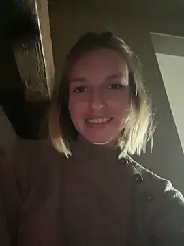 Snapshot of vilaineblonde chatting on 10-21-25, 03:55 vilaineblonde online show from 10-21-25, 03:55