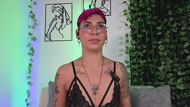 MiaMorgan  online show from 12-19-25, 04:53