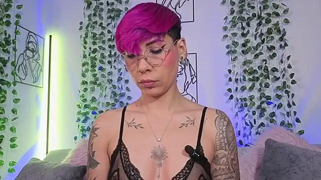 Snapshot of MiaMorgan_ chatting on 04-23-26, 02:08 MiaMorgan online show from 04-23-26, 02:08