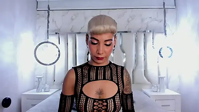 Snapshot of MiaMorgan_ chatting on 02-25-25, 11:32 MiaMorgan online show from 02-25-25, 11:32