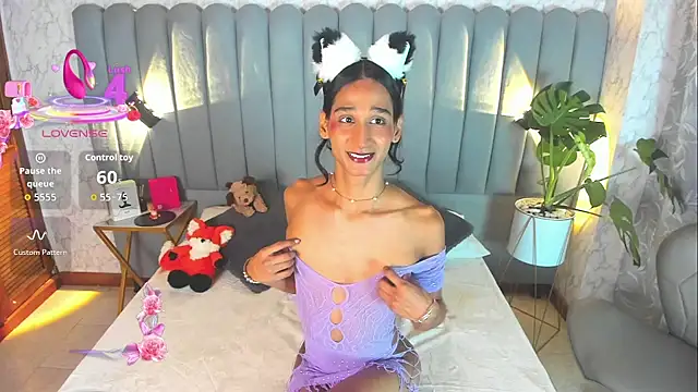 skyyfoxpraga online show from 10-18-25, 12:40