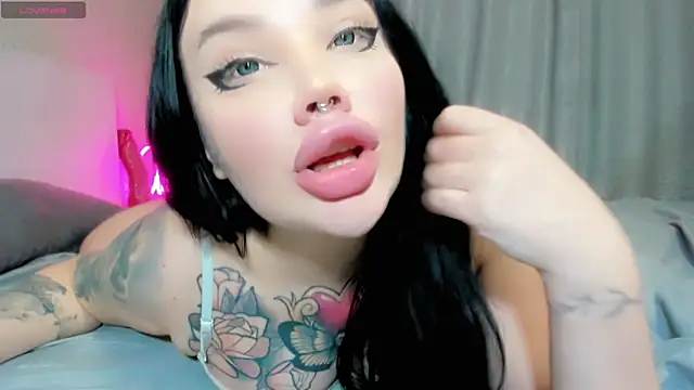 Snapshot of Aira_vi chatting on 05-18-26, 03:17 Aira vi online show from 05-18-26, 03:17
