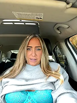 Snapshot of sunshinekisses chatting on 10-16-25, 05:21 sunshinekisses online show from 10-16-25, 05:21