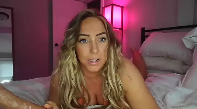 Snapshot of sunshinekisses chatting on 02-26-25, 10:58 sunshinekisses online show from 02-26-25, 10:58