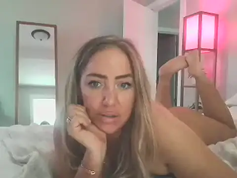 Snapshot of sunshinekisses chatting on 03-19-25, 05:17 sunshinekisses online show from 03-19-25, 05:17