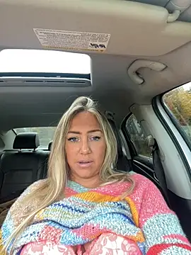 Snapshot of sunshinekisses chatting on 10-21-25, 03:22 sunshinekisses online show from 10-21-25, 03:22