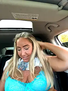 Snapshot of sunshinekisses chatting on 10-11-25, 05:25 sunshinekisses online show from 10-11-25, 05:25