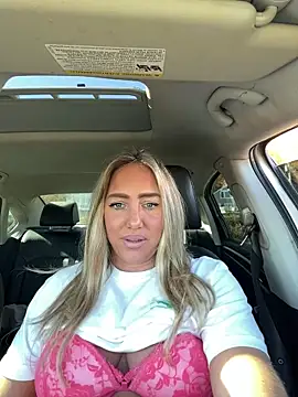 Snapshot of sunshinekisses chatting on 10-18-25, 05:04 sunshinekisses online show from 10-18-25, 05:04