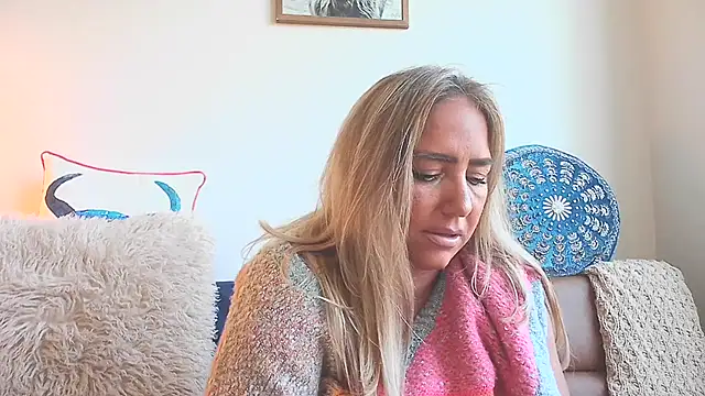 Snapshot of sunshinekisses chatting on 10-08-25, 06:08 sunshinekisses online show from 10-08-25, 06:08