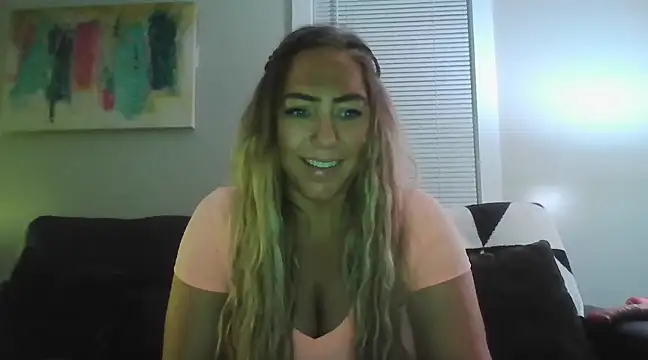 Snapshot of sunshinekisses chatting on 02-13-25, 11:47 sunshinekisses online show from 02-13-25, 11:47