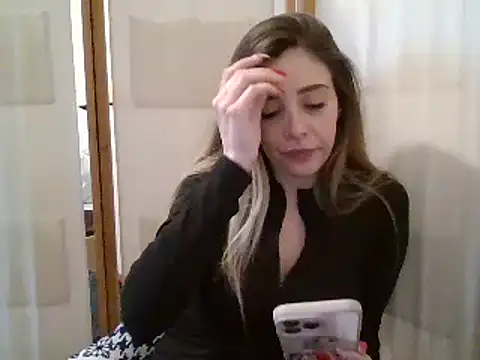 Snapshot of MissBella131 chatting on 02-19-25, 04:44 MissBella131 online show from 02-19-25, 04:44