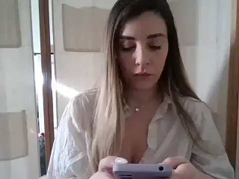 Snapshot of MissBella131 chatting on 01-21-25, 12:18 MissBella131 online show from 01-21-25, 12:18