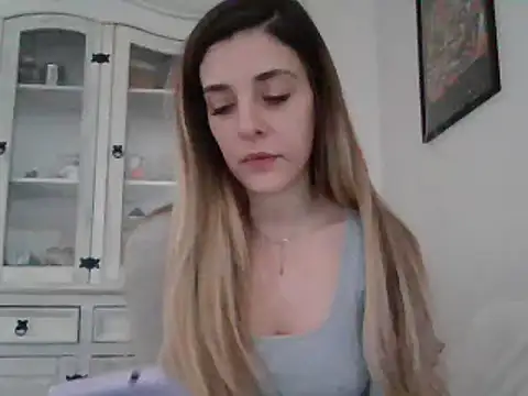 Snapshot of MissBella131 chatting on 12-31-24, 01:41 MissBella131 online show from 12-31-24, 01:41